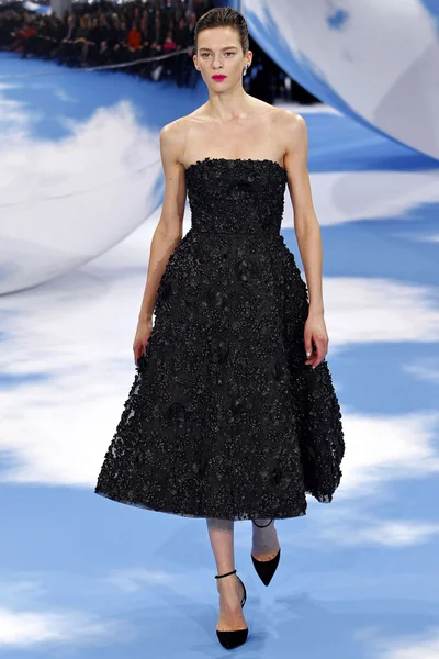 Look 18